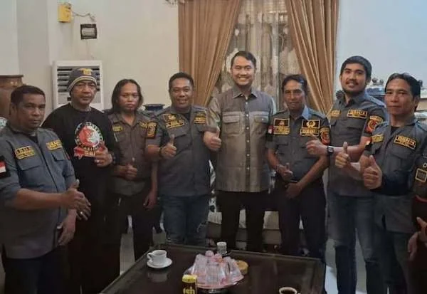 Pengurus Garda Bela Negara Nusantara (GBNN) menyambangi kediaman bacalon wali kota Makasdar Andi Seto Asapa untuk memberi dukungan di Makassar. Dok IST
