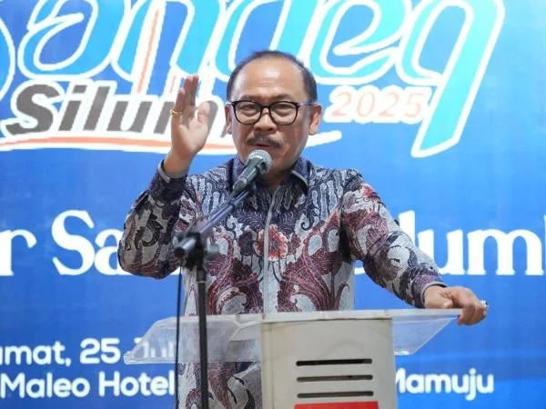 Gubernur Sulbar Suhardi Duka saat sambutan di acara gala dinner Sandeq Silumba (Dok : Ist).