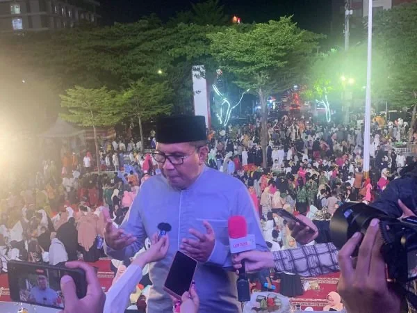 Wali Kota Makassar, Moh Ramdhan Pomanto saat jumpa pers di Anjungan Pantai Losari, Jumat (22/3).