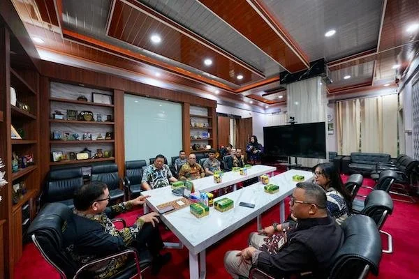 Pertemuan Sekprov Sulsel Jufri Rahman, bersama jajaran Politeknik STIA LAN Makassar (dok. Ist)