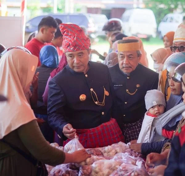 PJ Gubernur Sulbar saat melakukan Inspeksi Mendadak (Sidak) di Pasar Tradisional Mamuju (dok:Ist)