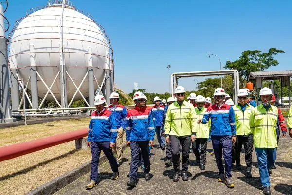 Kunjungan Management Walk Through (MWT) ke Terminal LPG di Makassar oleh Direktur Utama Pertamina Patra Niaga Mars Ega Legowo Putra (Dok : Ist).