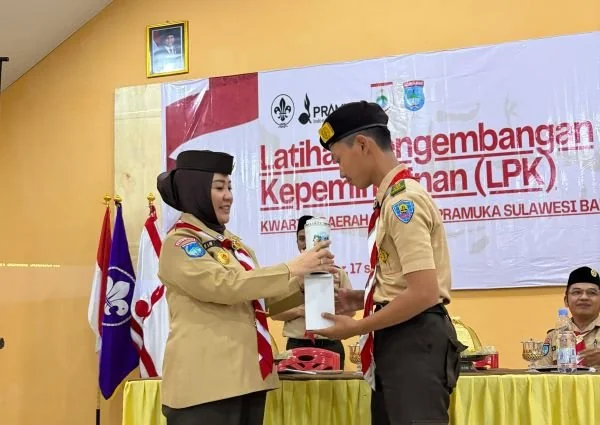Ketua Kwarda Sulbar Suraidah Suhardi saat mengikuti rangkaian kegiatan LPK di Polman. (Dok: Ist)