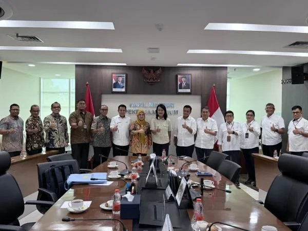 Bupati Gowa Siti Husniah Talenrang saat ke Kementerian Pekerjaan Umum (Dok: Ist).