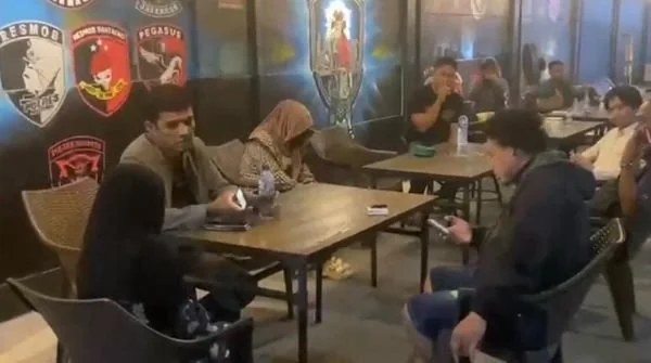 Polisi saat meminta keterangan korban. (Dok: Ist)