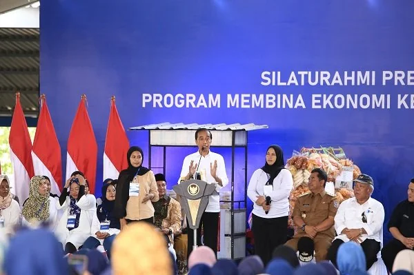 Presiden Jokowi saat memberi sambutan kepada 5000 Nasabah binaan Permodalan Nasional Madani (PNM) Sulsel, Kamis (22/2).