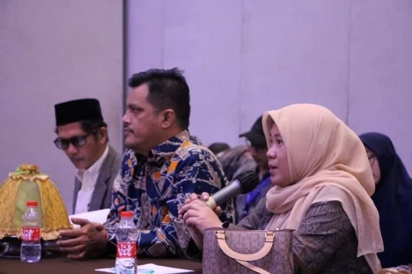 Jajaran komisioner Bawaslu Sulsel pada rapat pleno rekapitulasi daftar pemilih sementara Pilkada 2024 yang digelar KPU Sulsel di Makassar (Dok : Ist).