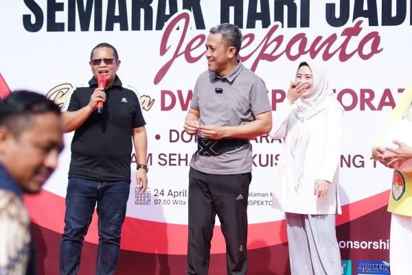 Bupati Jeneponto, Parid Yasir didampingi Kepala Inspektorat, Maskur saat membuka acara donor darah dan senam sehat (Dok : Ist).
