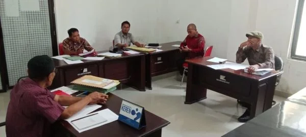 Komisioner Komisi Informasi(KI) Sulbar saat menggelar rapat (Dok: Ist).