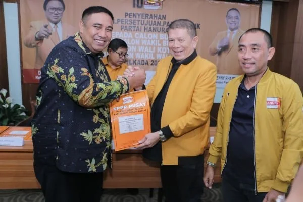 Partai Hanura serahkan Dukungan B1 KWK ke Chaidir - Suhartina (Dok : Ist).