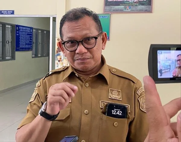 Kabid SMK Sulsel, Hery Sumiharto di SMK 5 Makassar (Dok: Atri Kabar Makassar)