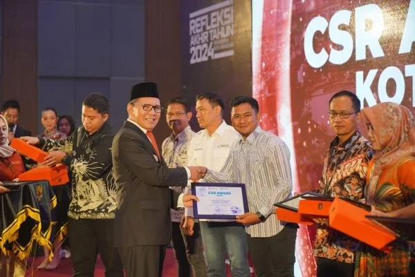 PT Pertamina Patra Niaga Regional Sulawesi meraih  penghargaan CSR Award Tahun 2024 dari Pemerintah Kota Makassar (Dok : Ist).