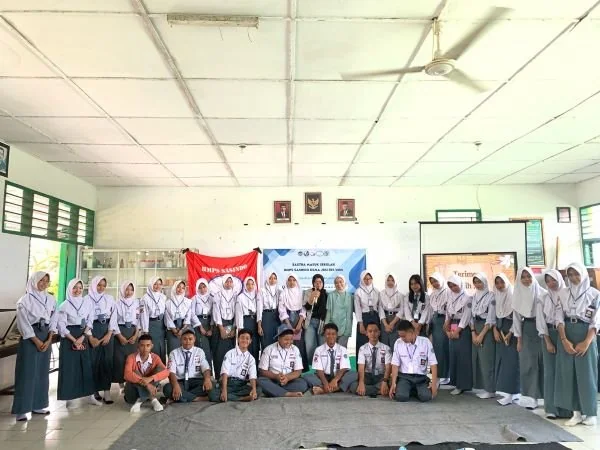 Rangkaian kegiatan Sastra Masuk Sekolah (SMS) 2025 yang digelar oleh HMPS Sasindo di Pinrang (Dok : ist)