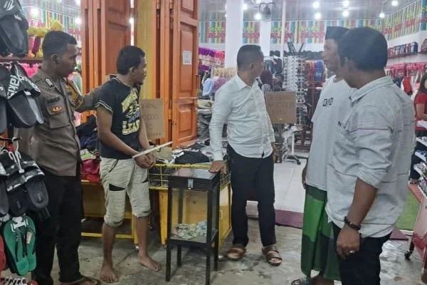 Pelaku saat diamankan pihak kepolisian (Dok : Saleh KabarMakassar).