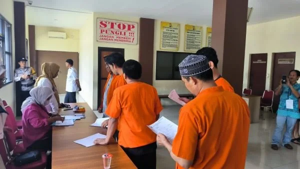 Para tahanan saat menyalurkan hak pilih di Pilkada 2024 (Dok: Ist).