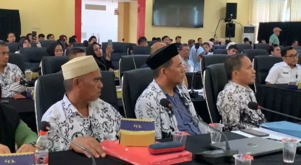 Suasana RDP Komisi E DPRD Sulsel tekait pemecatan dua guru di Luwu Utara (Dok. Syamsi/KabarMakassar)