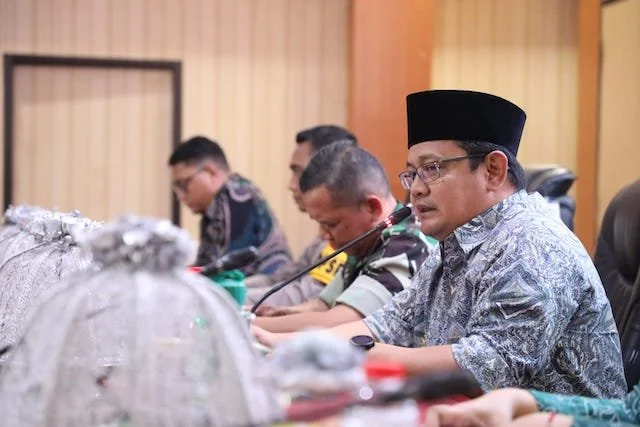 Penjabat Bupati, Andi Abubakar saat  membuka Rapat Koordinasi High Level Meeting (HLM).