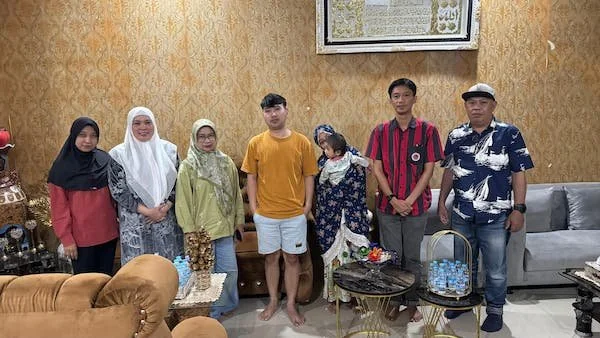 DPPPA Kota Makassar saat home visit dan Bertemu DJ yang Ajari Balita Ngevape, (Dok: Ist).