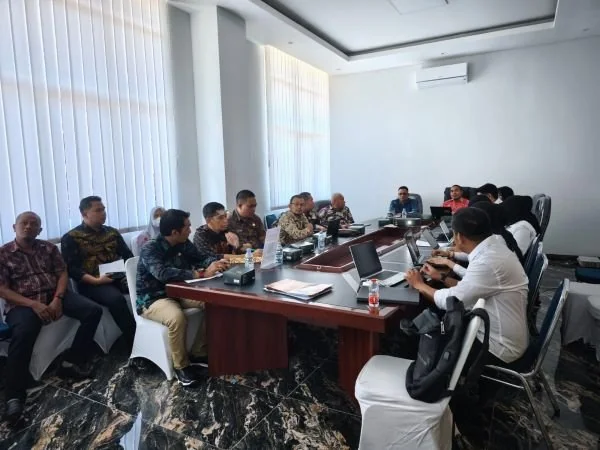 Rapat harmonisasi, pembulatan, dan pemantapan konsepsi terhadap rancangan produk hukum Kota Palopo (Dok : Ist).