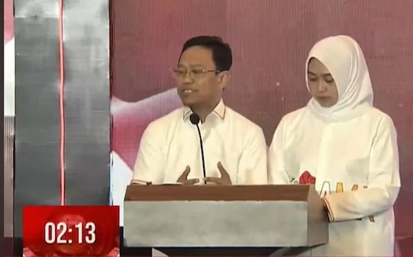 Pasangan calon (Paslon) Bupati dan Wakil Bupati Gowa nomor urut 1 Amir Uskara-Irmawati (Aurama) dalam debat kandidat (Dok:Ist)
