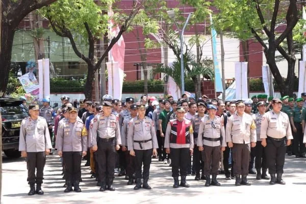 Personel Polres Pelabuhan Makassar saat pengamanan (Dok : ist).