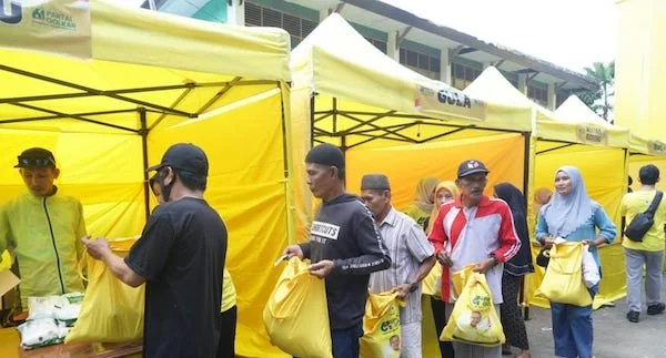 Golkar Sulsel Berbagai Paket Sembako, (Dok: Ist).
