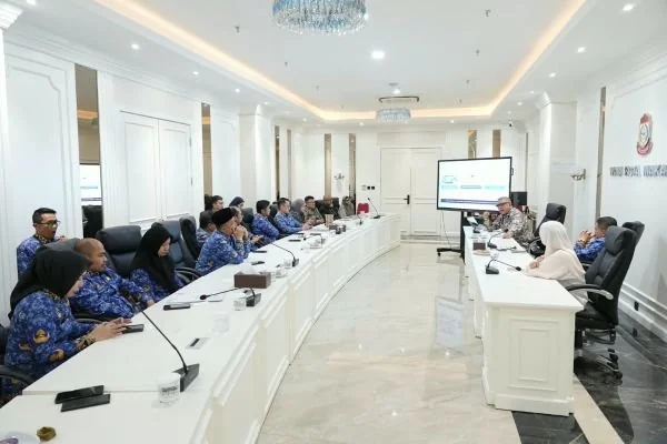 Pertemuan Wali Kota Makassar, Munafri Arifuddin di dampingi Ketua TP PKK Kota Makassar, Melinda Aksa, dan sejumlah Organisasi Perangkat Daerah (OPD) dengan CEO dan Founder IBR, Imat Badruddin (Dok: Ist)