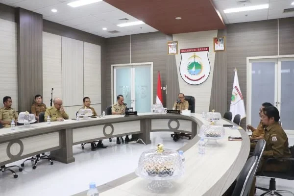 Gubernur Sulbar saat memimpin apel virtual lingkup Pemprov Sulbar. (dok:ist)