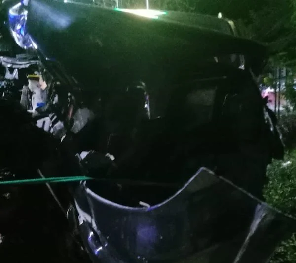 Nampak Badan Mobil Bagian Depan Hancur Berat