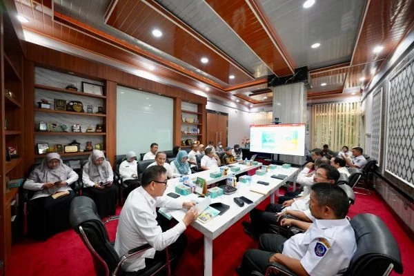 Sekprov Sulsel Jufri Rahman memaparkan langkah Pemprov Sulsel dalam mendorong Kabupaten/Kota sehat (Dok : Ist).