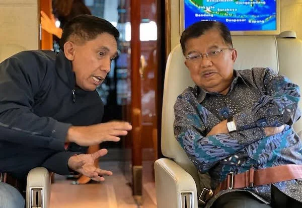 Mayor Jenderal (Purn) Andi Muhammad Bau Sawa Mappanyukki (Kenakan Jaket Hitam), (Dok: Ist).