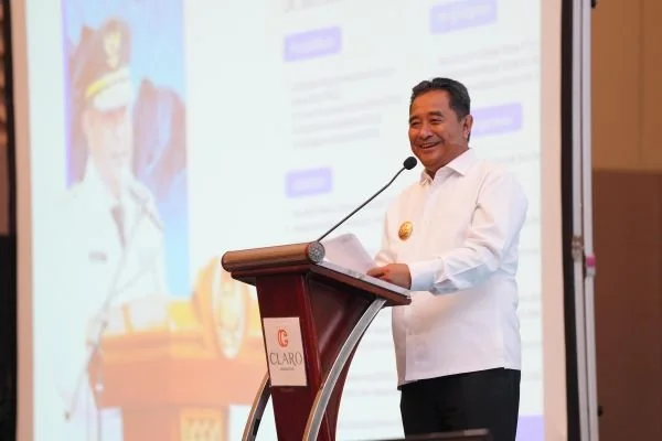 Pj Gubernur Sulsel, Bahtiar Baharuddin saat Rapat Koordinasi Gugus Tugas Reforma Agraria Provinsi Sulsel 2024, yang dilaksanakan di Hotel Claro Makassar, Kamis (16/5).