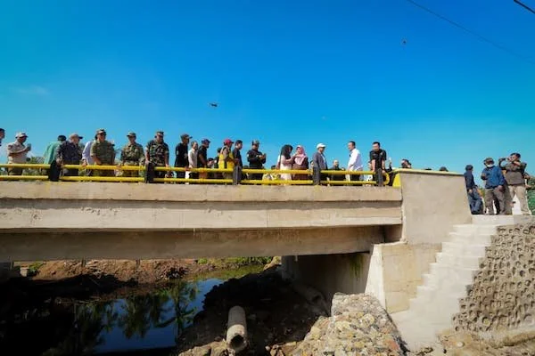 Gubernur Sulsel meresmikan Jembatan Sungai Balampangi (Dok: Ist)