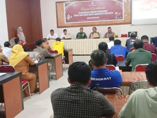 KPU Jeneponto, saat menggelar Rakor Tahapan Pelaksanaan Pencalonan Bupati dan wakil Bupati Jeneponto Tahun 2024 (Dok : ist).