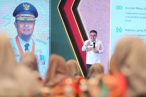 Sekprov Sulsel Jufri Rahman membuka kegiatan Workshop Pengasuhan Berbasis Hak Anak. (Dok: Ist)