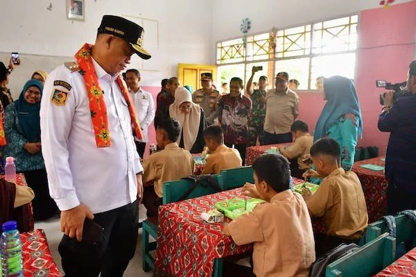 Peninjauan Makan Bergizi Gratis dan Pemeriksaan Kesehatan Gratis di Luwu (Dok: Ist)