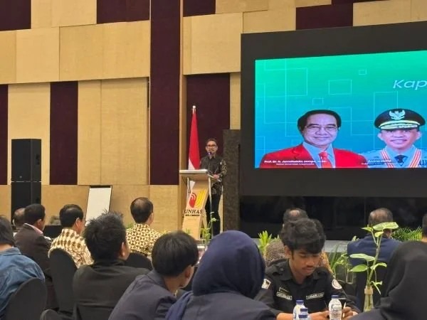 Founder dan CEO Kabar Group Indonesia, Upi Asmaradhana saat Sambutan di Forum Ekonomi Regional Indonesia Timur 2025, (Dok: KabarMakassar).