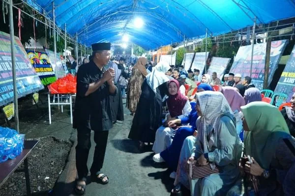 Pihak keluarga Bupati Bulukumba menggelar takziah di kediaman almarhum di Bulukumba (Dok : ist).