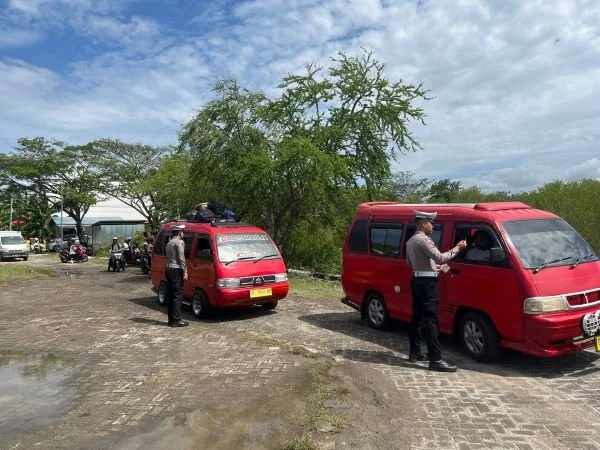 Satlantas Polres Majene saat menggelar operasi (Dok : Ist).