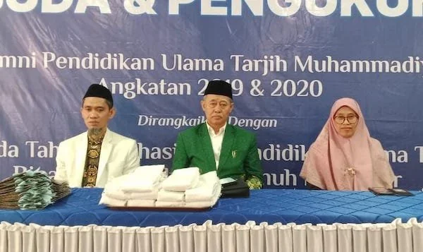 Rektor Unismuh Makassar, Prof Ambo Asse pada Wisuda Tahfidz Al-Quran dan Hadis (Dok: Ist)