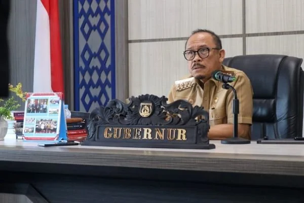 Gubernur Sulbar Suhardi Duka saat menggelar konferensi pers (Dok: Ist)