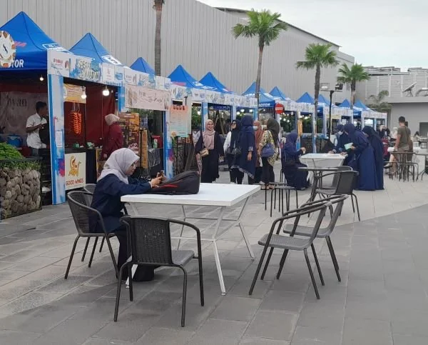 Tentang Kuliner di Nipah Park, Selasa, (19/3).