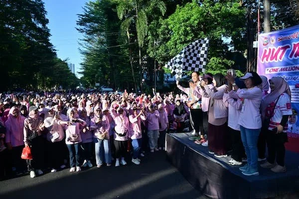 Wakil Wali Kota Makassar, Aliyah Mustika Ilham saat Melepas Jalan Sehat di HUT IBI ke 75 (Dok: Ist).