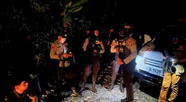 roses pencarian korban yang dilakukan pihak keluarga bersama pihak kepolisian Polresta Mamuju (dok:ist)