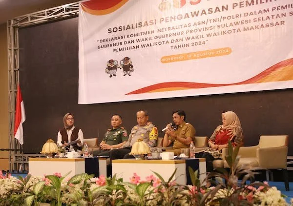 Penjabat Sekretaris Daerah (PJ Sekda) Makassar, Firman Hamid Pagarra saat menjadi pembicara sosialisasi pengawasan pemilu yang digelar oleh Bawaslu Makassar di Horison Ultima, Senin (12/08) (doc ist)