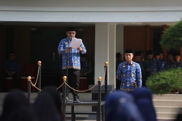Pj Bupati Bantaeng saat menyampaikan amanat Presiden RI pada HUT KORPRI ke-53 (Dok : ist).