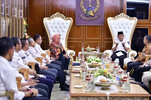 Pj Gubernur Sulsel, Prof Zudan Arif Fakrulloh bersama Widyaiswara Ahli Utama LAN RI, Retno Setijowati (Dok: Ist)