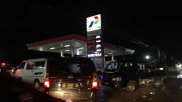 Antrian pengisian BBM di salah satu SPBU Kabupaten Pinrang (dok. Syamsi/KabarMakassar)