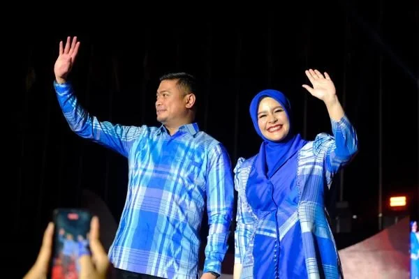 Bupati Gowa,  Adnan Purichta Ichsan bersama istri yang juga Ketua TP PKK Kabupaten Gowa, Priska Paramita Adnan (Dok : Ist).