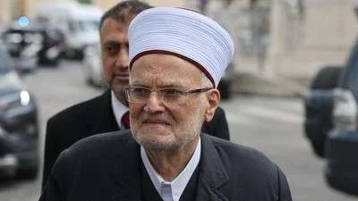 Badan Intelijen Israel dilaporkan menahan dan menginterogasi khatib Masjid Al Aqsa di Yerusalem Timur, Sheikh Ekrima Sabri, atas tuduhan penghasutan. (AFP).